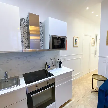 Апартаменты Urban Flat 72 - Pretty 3 Bedroom Flat - Triangle D Or